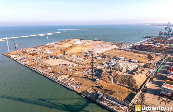 Roboty przy terminalu T5 przyspieszają. Trwa betonowanie i wzmacnianie gruntu