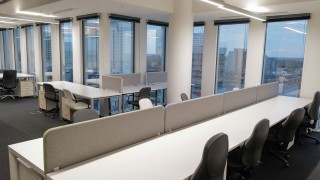 Cztery piętra wieżowca Hi Piotrkowska z elastycznymi biurami New Work