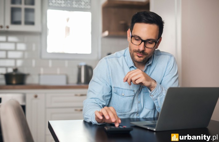 Jak zabezpieczyć się przed wahaniem kursów inwestycji?, fot. Adobe Stock