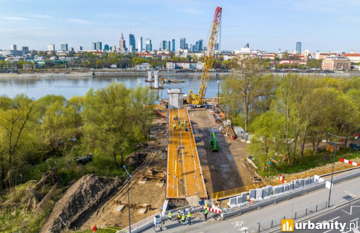 Zamontowano pierwszą część nowego mostu w Warszawie, fot. Cezary Warś, um.warszawa.pl