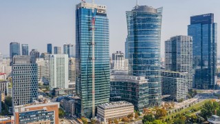 Wieżowiec w centrum Warszawy będzie siedzibą jednego z największych banków w Polsce. Rekordowa transakcja na rynku najmu