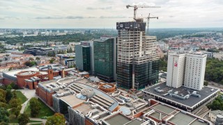 Nowy najwyższy budynek w Poznaniu. Prawie 120-metrowy wieżowiec kończy trwający od 25 lat projekt