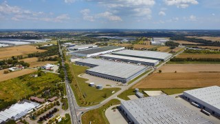 Globalny gracz e-commerce stawia na centrum Polski. Dwie wielkie umowy najmu na 88 000 mkw.