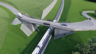 Gigantyczne maszyny wracają pod ziemię. Powstanie najdłuższy tunel kolejowy Podłęże-Piekiełko