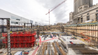 Ponad 53 tysiące metrów sześciennych gruntu usunięte na budowie teatru. Jeden z większych tego typu obiektów w stolicy