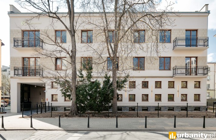 Modernistyczna kamienica na Mokotowie przeszła metamorfozę. Rusza sprzedaż apartamentów
