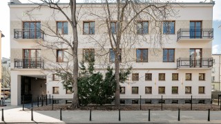 Modernistyczna kamienica na Mokotowie przeszła metamorfozę. Rusza sprzedaż apartamentów