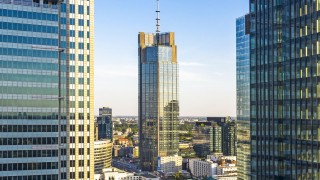 Ponad 300-metrowy wieżowiec w centrum Warszawy i nowoczesny biurowiec w Krakowie. Nowe siedziby Alior Banku