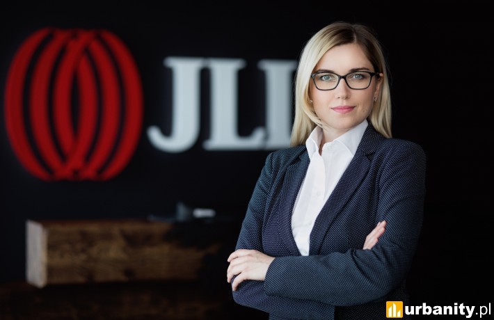 Aleksandra Gałabuda, konsultant w dziale badań rynku mieszkaniowego JLL