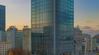 Wieżowiec nad skrzyżowaniem dwóch linii metra ma zarządcę