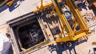 169 ton pod ziemią. W Łodzi trwa montaż gigantycznej maszyny do drążenia tunelu KDP