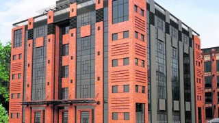 Przy Żeromskiego w Łodzi powstaje nowoczesny biurowiec