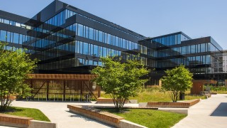 Operator sieci telekomunikacyjnej Play w Neoparku