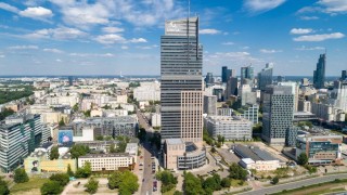 Nowe biuro na panoramę Warszawy. Międzynarodowa grupa wynajmuje całe piętro w wieżowcu na Woli