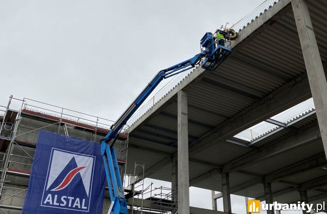 Wiecha na budowie zaplecza technicznego Kolei Dolnośląskich w Legnicy, fot. Alstal