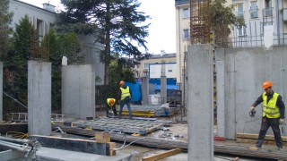 Lubartowska 20 – replika kamienicy wychodzi ponad ziemię