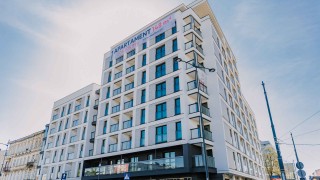 Łódzka inwestycja z muralami i zielonym patio ukończona po ośmiu latach
