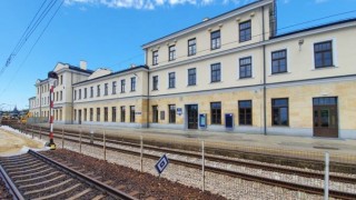 Pochodzący z 1885 roku dworzec w Skarżysku-Kamiennej zmienił swoje oblicze