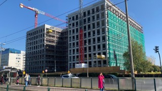 Biurowiec Ghelamco w Krakowie z docelową wysokością. Biura będą gotowe w 2023 roku