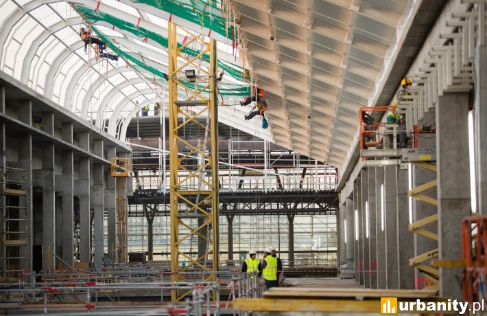 Budowa centrum handlowego Posnania na półmetku