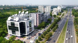 Charakterystyczny biurowiec Canal+ w Warszawie został sprzedany