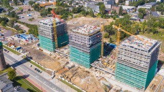 Surowo na budowie Pierwszej Dzielnicy w Katowicach