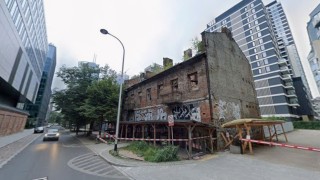 Blisko 55-metrowy hotel w miejsce najstarszej kamienicy czynszowej Woli? Nowy plan może ograniczyć projekt