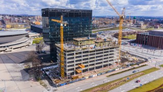 Budowa drugiego biurowca .KTW w połowie pierwszego