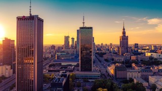 Wieżowiec w ścisłym centrum Warszawy z zakazem działalności