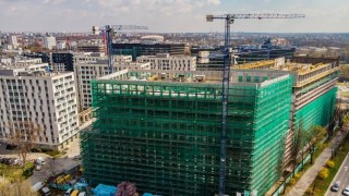 Biuro z widokiem na Wawel w Krakowie. Brain Park osiągnął już 40 metrów wysokości