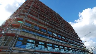 SQ Business Center pokrywa sie szklaną elewacją