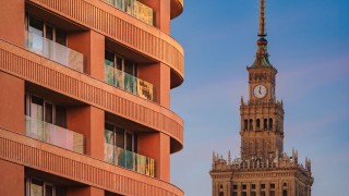 Tak zmienił się jeden z najbardziej problematycznych adresów Warszawy. Luksusowy apartamentowiec w Śródmieściu