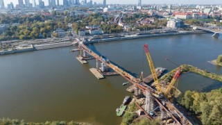 Most na Pragę połączył brzegi Wisły. Zbliża się otwarcie jednego z najdłuższych tego typu obiektów na świecie