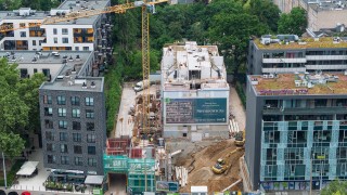 Zabytkowa kamienica w centrum Wrocławia przechodzi metamorfozę. W środku powstają mieszkania