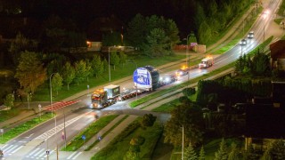 90-tonowy gigant dotarł do Iławy. Zamontowano go w powstającej fabryce