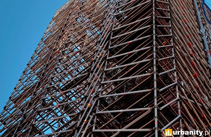 Jak wybrać bezpieczne rusztowanie elewacyjne? Poradnik dla firm budowlanych