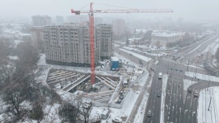 Modułowy biurowiec na południu Krakowa. Zaawansowana technologia ścian szczelinowych