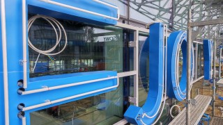 Zabytkowy neon wraca na dworzec w Olsztynie. Coraz bliżej otwarcia obiektu