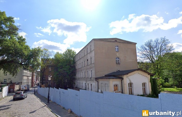  Jest nowy właściciel dawnego szpitala przy ulicy Szkolnej, fot. Google Street View