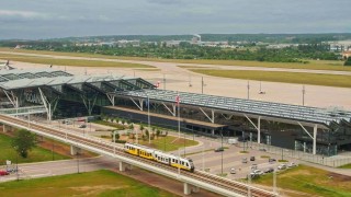 Zwiększy się liczba odprawianych podróżnych na gdańskim lotnisku. Gotowa inwestycja za ponad 255 mln zł