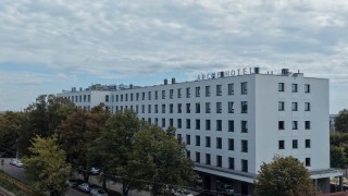 Arche otworzyło nowy hotel pod Warszawą. 210 pokoi tuż przy stacji PKP