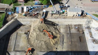 Pierwszy żuraw na działce przy Chmielnej 89