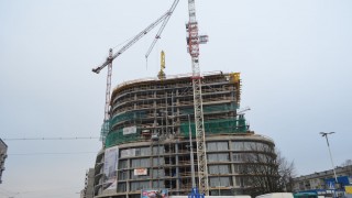 "Pająk" pomaga na budowie Hanza Tower w Szczecinie