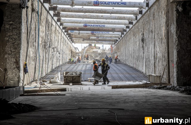 Pierwsze fragmenty płyty torowej w tunelu tramwajowym do Dw. Zachodniego, fot. Tramwaje Warszawskie