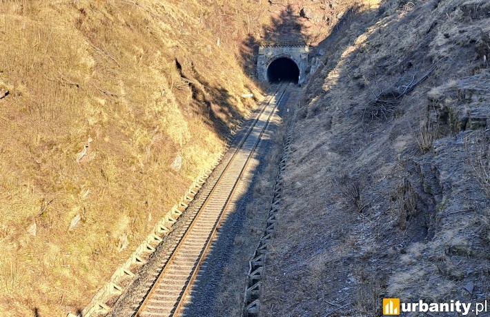 Rusza remont zabytkowego tunelu na Dolnym Śląsku. Pociągi do Czech pojadą 100 km na godzinę