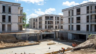 170 apartamentów tuż nad Jeziorem Maltańskim. Ostatni budynek osiągnął stan surowy
