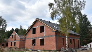 W sąsiedztwie Jeziora Strzeszyńskiego w Poznaniu powstają kolejne domy