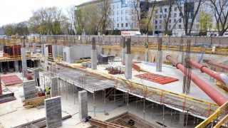 Biurowiec P4 na Służewcu Przemysłowym wychodzi z ziemi