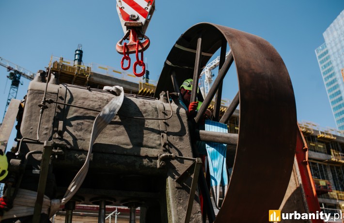 Transport zabytkowych maszyn do Fabryki Norblina