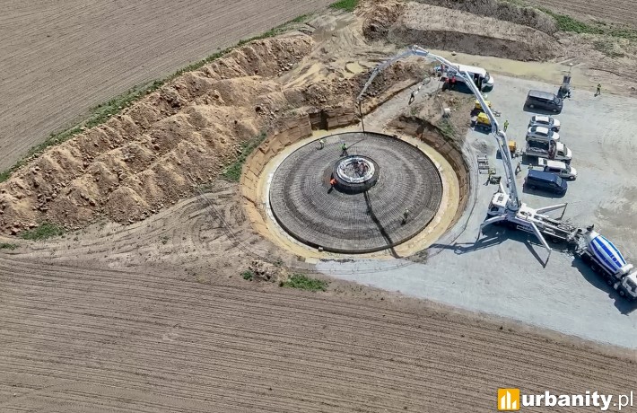 Betonowanie fundamentów pod farmę wiatrakową w Wielkopolsce, fot. Tauron